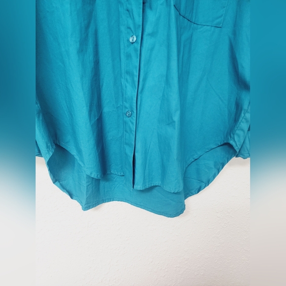 NWT LELIS women's blue button down, size Medium, business casual, new, pocket - Picture 6 of 10